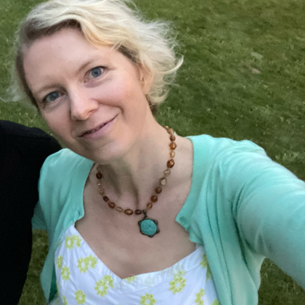 Meet your Posher, Jen 🩵💚💛